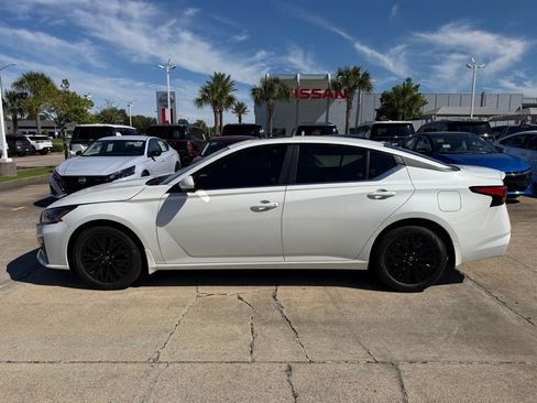 New 2026 Nissan Altima 2.5 SV FWD image 2