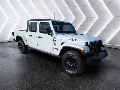 Used 2022 Jeep Gladiator Sport image 4