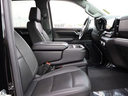 Used 2025 GMC Sierra 1500 SLT image 9