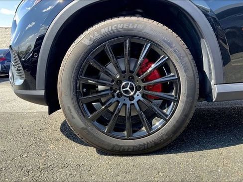 Used 2025 Mercedes-Benz GLC 300 4MATIC image 5