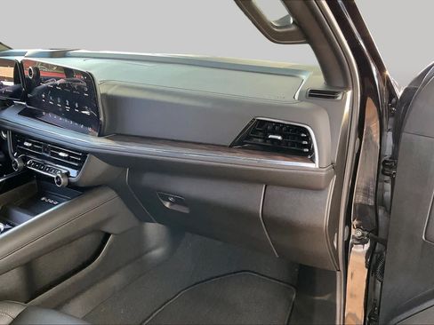 Used 2025 Chevrolet Tahoe Z71 w/ Comfort Package AWD/4WD image 19