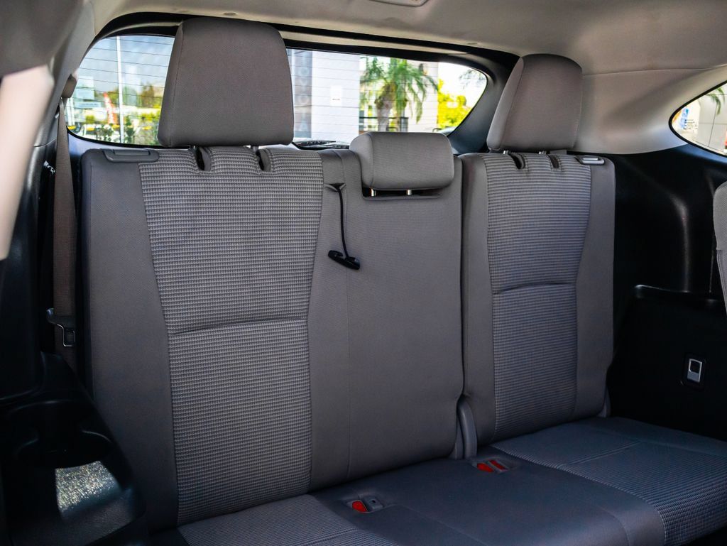 Used 2022 Toyota Highlander LE FWD image 15