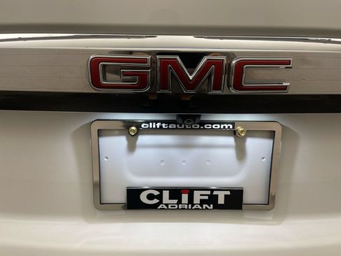 Used 2022 GMC Yukon SLE w/ Gmc Pro Safety Plus Package AWD/4WD image 24