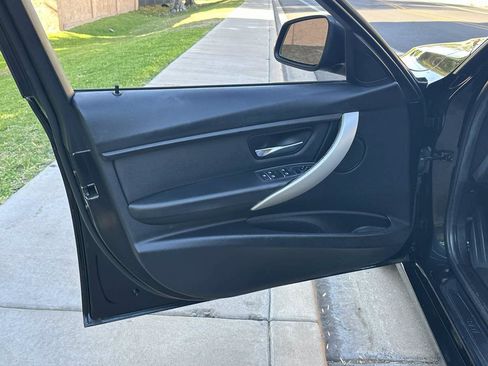 Used 2017 BMW 320i Sedan RWD image 38