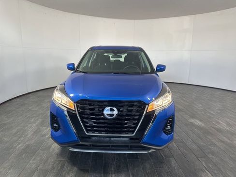 Used 2025 Nissan Kicks S image 2