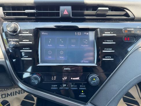 Used 2020 Toyota Camry SE FWD image 21