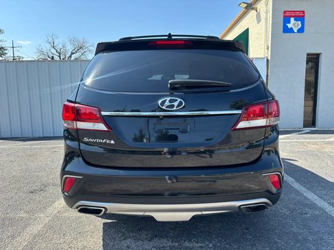Used 2018 Hyundai Santa Fe SE w/ SE Premium Package 02 FWD image 4
