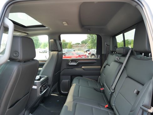 New 2026 GMC Sierra 3500 Denali w/ Denali Reserve Package AWD/4WD image 11