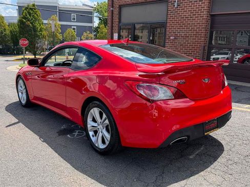 Used 2010 Hyundai Genesis 3.8 RWD image 10