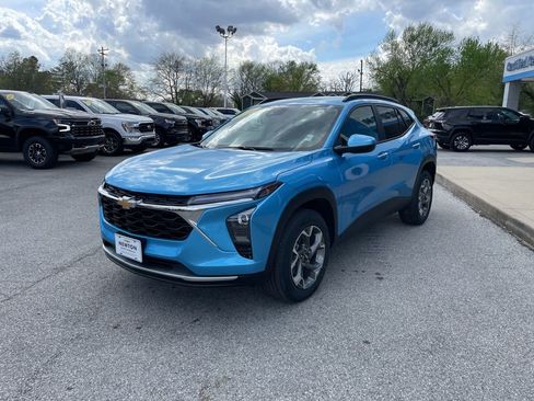 New 2026 Chevrolet Trax LT w/ Driver Confidence Package FWD image 3