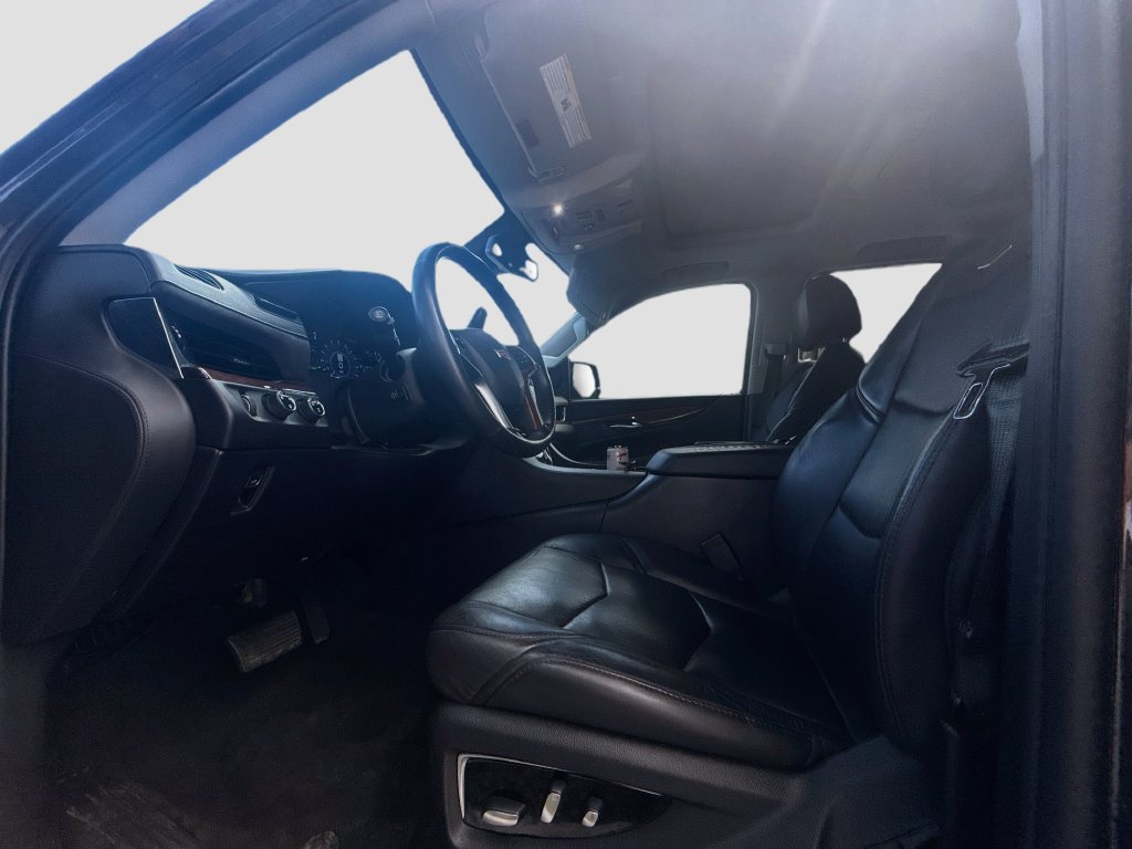 Used 2018 Cadillac Escalade Premium Luxury AWD/4WD image 23