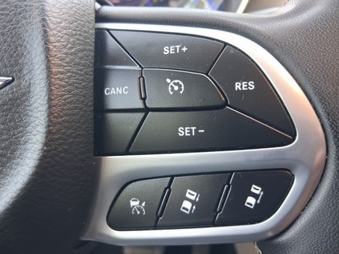 Used 2024 Chrysler Pacifica Touring-L FWD image 20