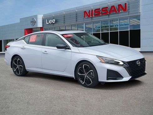 Certified 2023 Nissan Altima 2.5 SR w/ SR Premium Package FWD image 1
