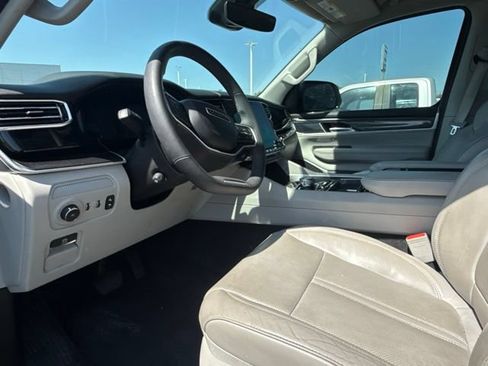 Used 2022 Jeep Wagoneer Series I w/ Convenience Group I AWD/4WD image 13