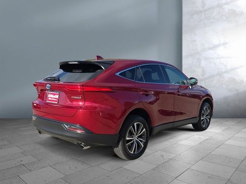 Used 2022 Toyota Venza LE image 6