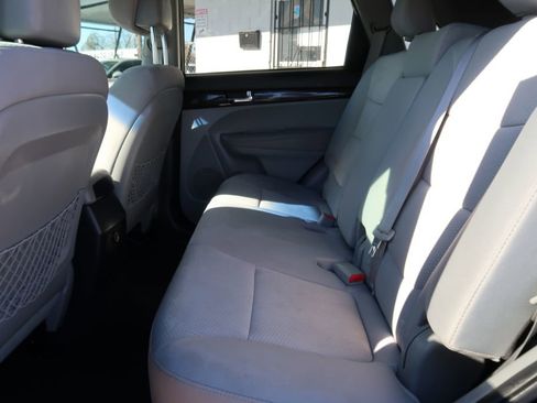 Used 2013 Kia Sorento LX w/ Convenience Pkg image 7
