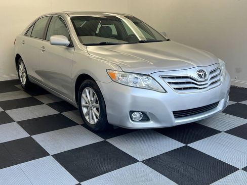 Used 2011 Toyota Camry XLE image 3