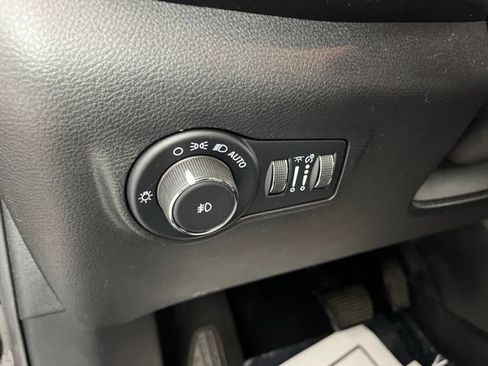 Used 2022 Jeep Compass Latitude FWD image 31