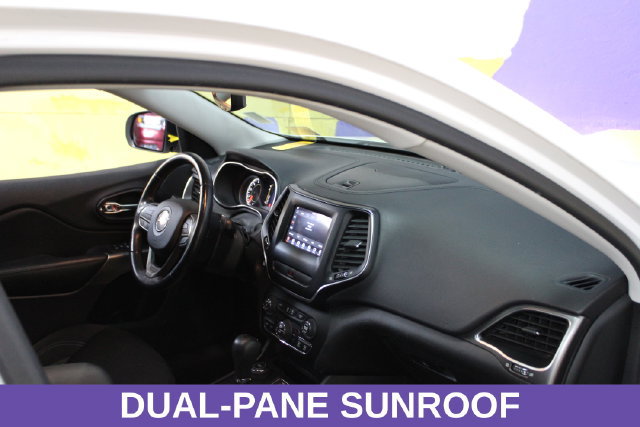 Used 2019 Jeep Cherokee Latitude w/ Comfort & Convenience Group AWD/4WD image 10