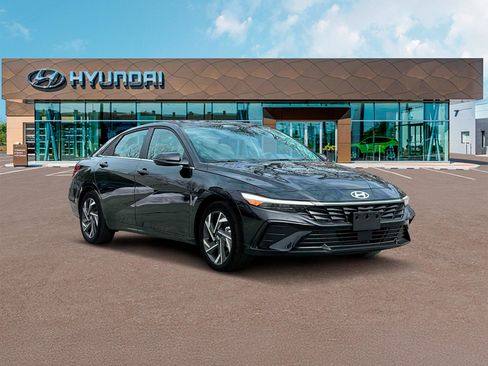 New 2025 Hyundai Elantra Limited image 11