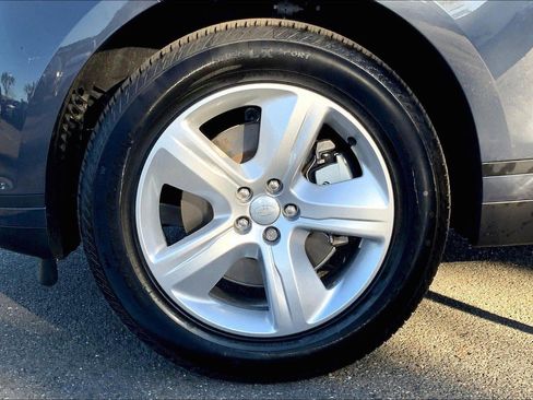 New 2025 Land Rover Range Rover Velar S image 7