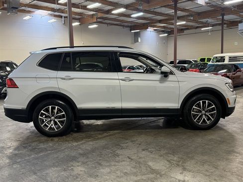 Used 2018 Volkswagen Tiguan SE w/ Panoramic Sunroof Package AWD/4WD image 8