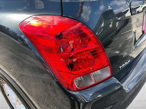 Used 2020 Chevrolet Trax LS FWD image 30