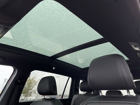 Used 2023 Volkswagen Tiguan SE R-Line image 14