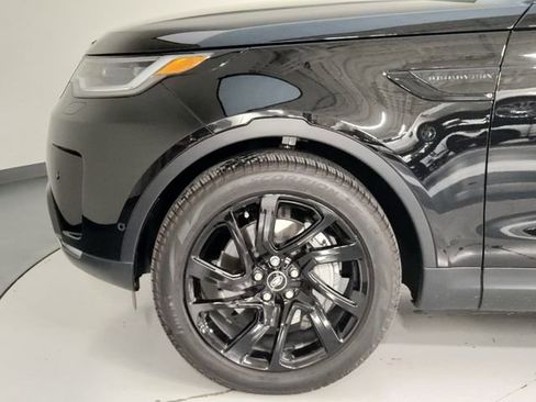 Used 2025 Land Rover Discovery S image 11