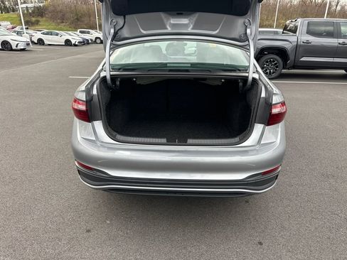 Used 2024 Volkswagen Jetta SE image 11