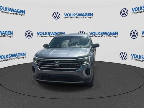 Used 2024 Volkswagen Atlas SE w/ Panoramic Sunroof Package FWD image 3