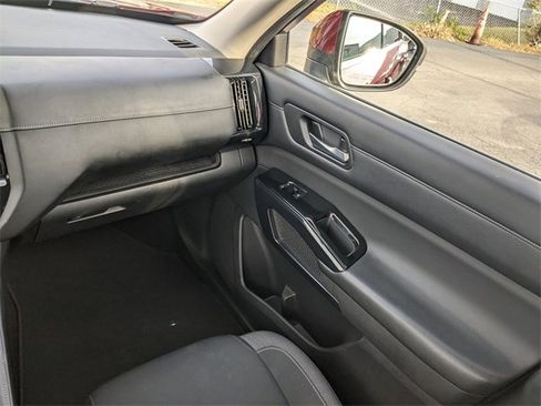 Used 2022 Nissan Pathfinder SV image 14