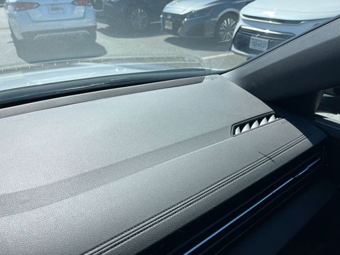 Used 2025 Volkswagen Jetta Sport image 33