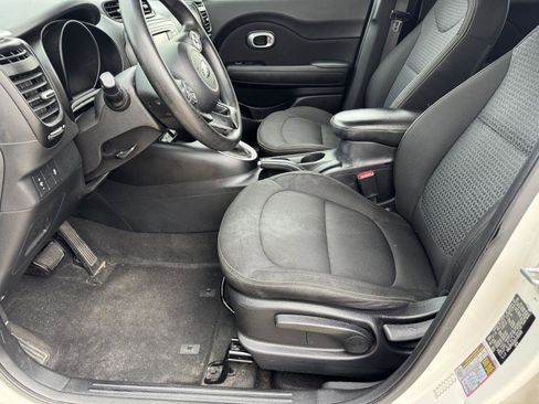 Used 2016 Kia Soul + image 15