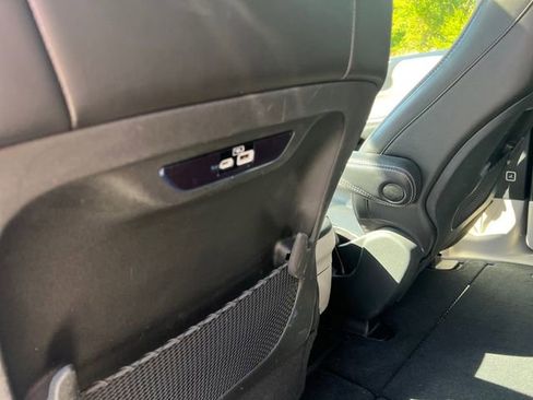 Used 2023 Chrysler Pacifica Limited image 24