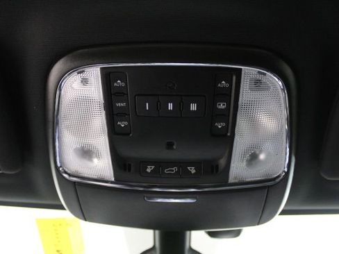 Used 2022 Jeep Grand Cherokee Limited w/ Trailer Tow Group IV image 42