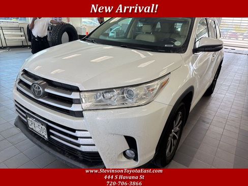 Used 2018 Toyota Highlander XLE w/ Carpet Mat Package (TMS) image 1