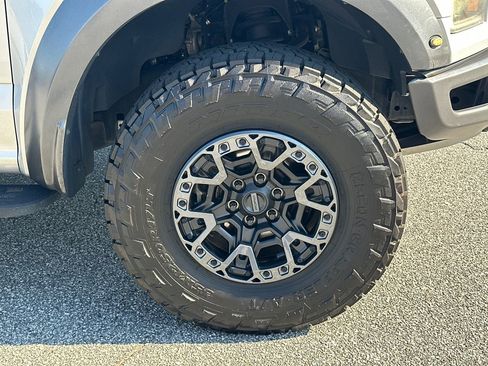 Used 2017 Ford F150 Raptor w/ Equipment Group 802A Luxury AWD/4WD image 12