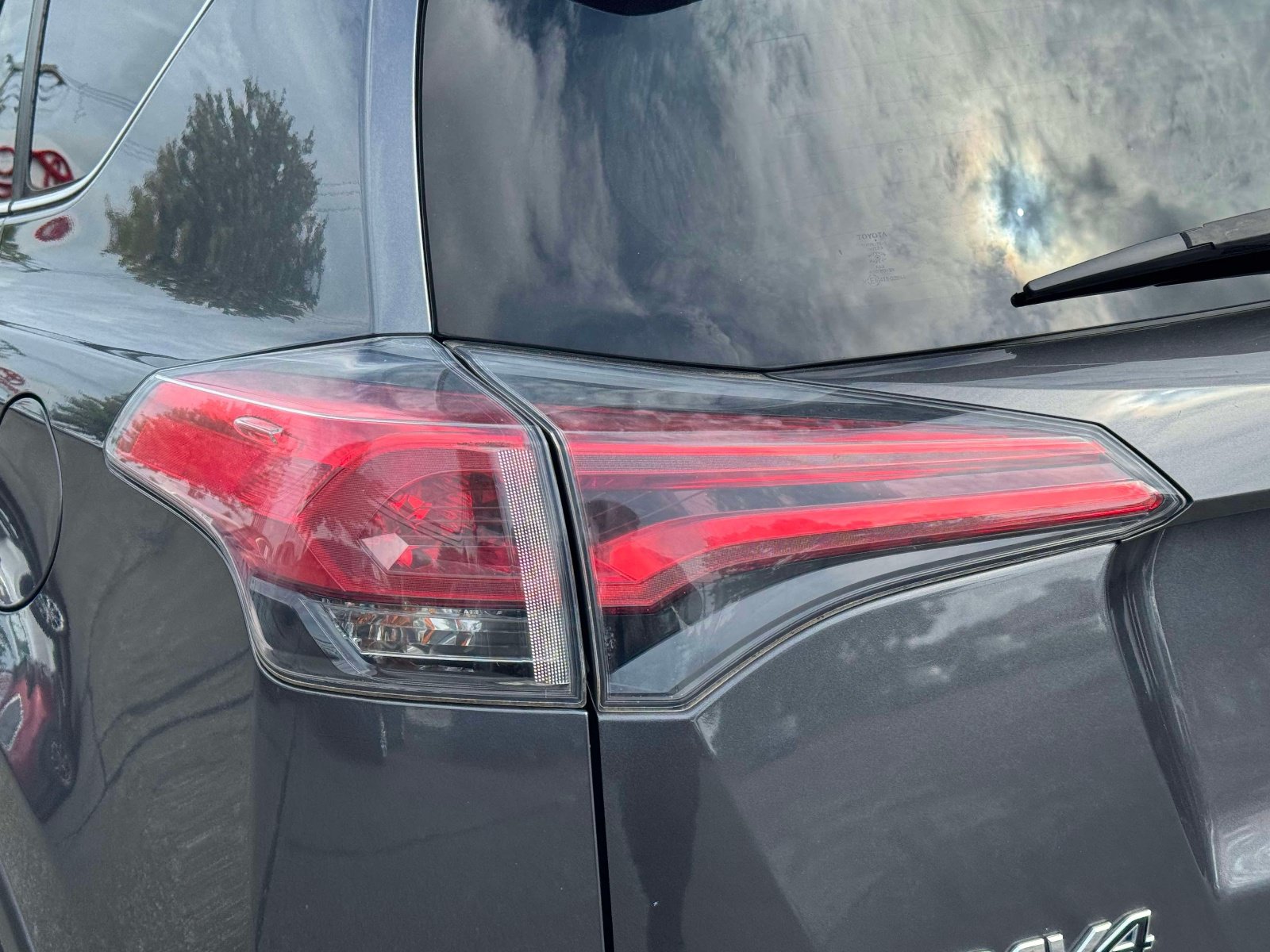 Used 2017 Toyota RAV4 XLE w/ All Weather Liner Package AWD/4WD image 8