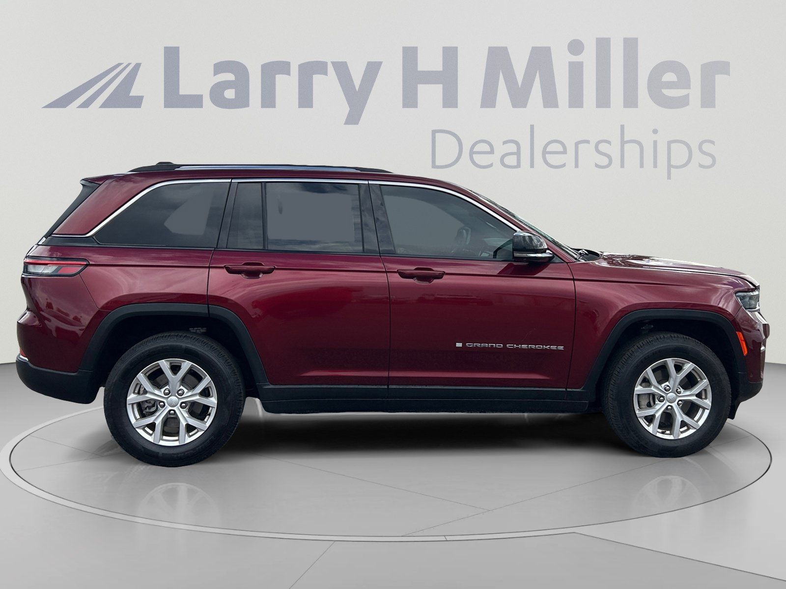 Used 2023 Jeep Grand Cherokee Limited w/ Luxury Tech Group II AWD/4WD image 6