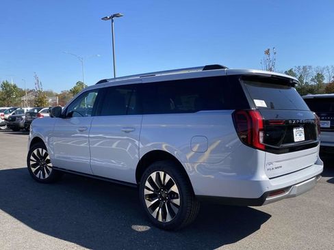 New 2025 Ford Expedition Max Platinum w/ Driver's Package image 5