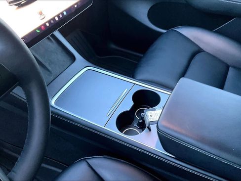 Used 2023 Tesla Model Y Performance image 14