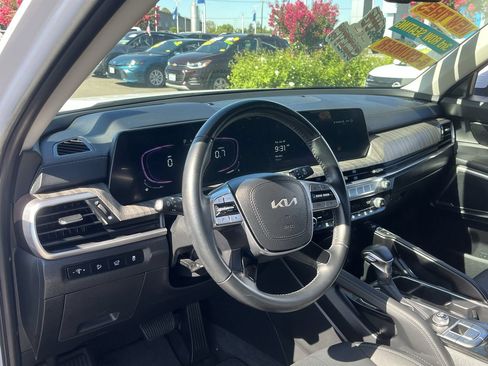 Used 2024 Kia Telluride EX w/ EX Captain's Chair Package FWD image 9