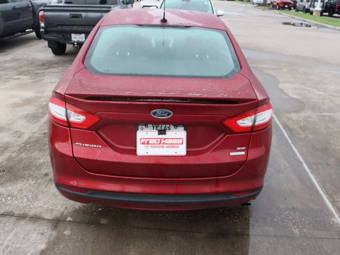 Used 2014 Ford Fusion SE FWD image 8