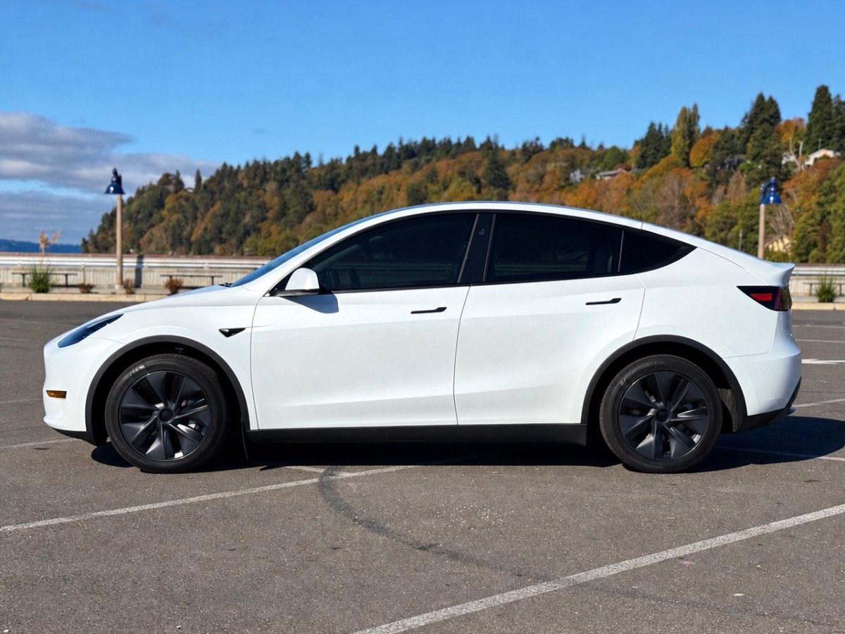 Used 2025 Tesla Model Y Long Range AWD/4WD image 7