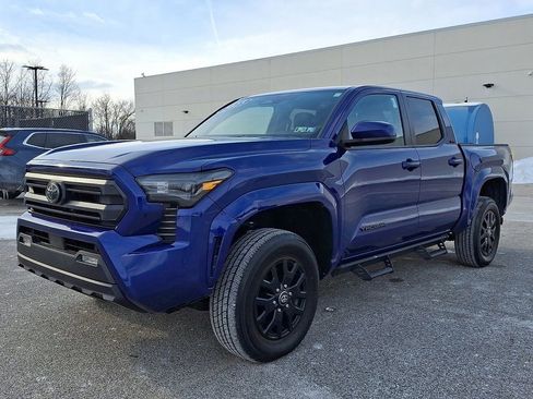 Used 2025 Toyota Tacoma SR5 image 6