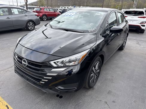 Used 2025 Nissan Versa SV FWD image 2