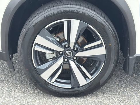 Used 2023 Nissan Rogue SL FWD image 11