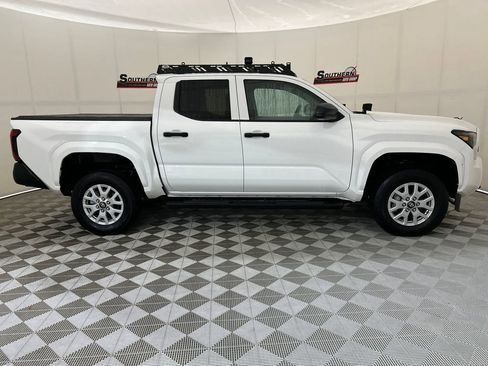 Used 2024 Toyota Tacoma SR image 2