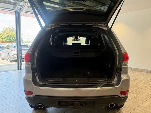 Used 2018 Jeep Grand Cherokee Laredo AWD/4WD image 25